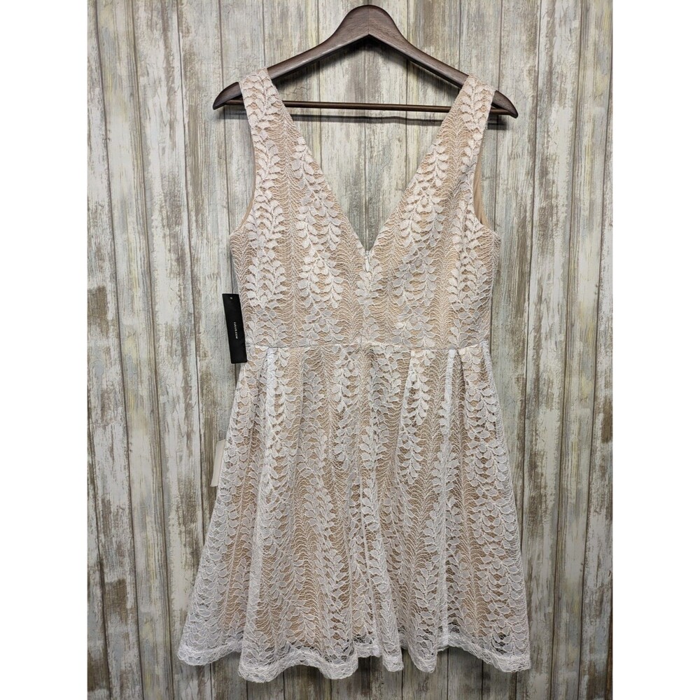 Lulus All Of My Heart Womens Lace Skater Dress White Nude Plunge Medium NWT - Picture 5 of 11
